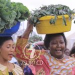 Des femmes affichant leur récolte en RDC CP:DR