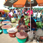 La santé des vendeurs et acheteurs au marché Joli site en danger